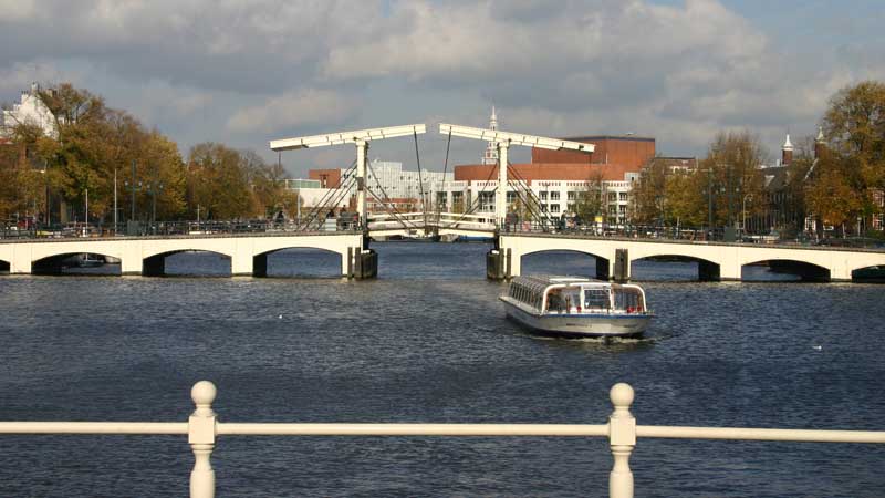 Los canales de Amsterdam. Foto de: ONT Holanda