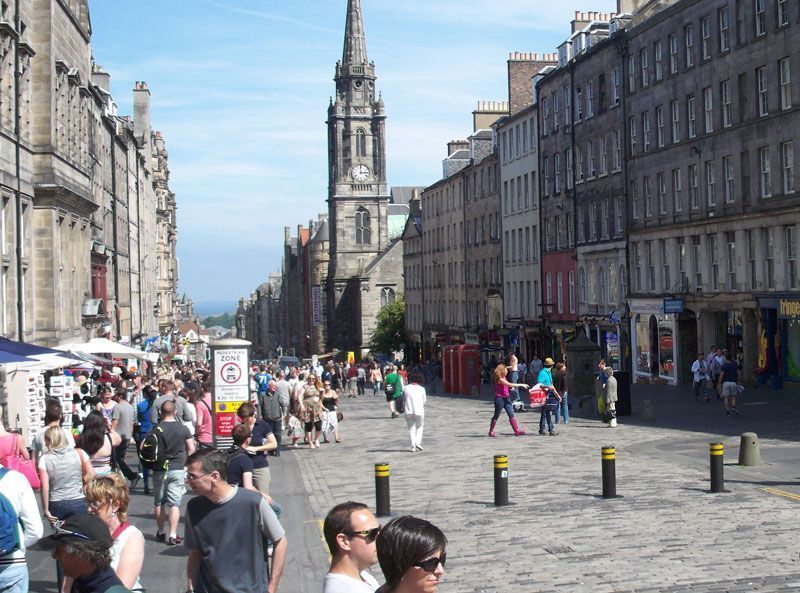 Vista de la Royal Mile en Edimburgo (Escocia, Reino Unido) | Foto: David Fernández