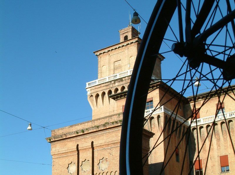 La bici, una de las mejores formas de conocer Ferrara | Foto: Turismo Ferrara