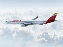 Avión A330 de Iberia con la nueva imagen de la aerolínea | Foto: Iberia
