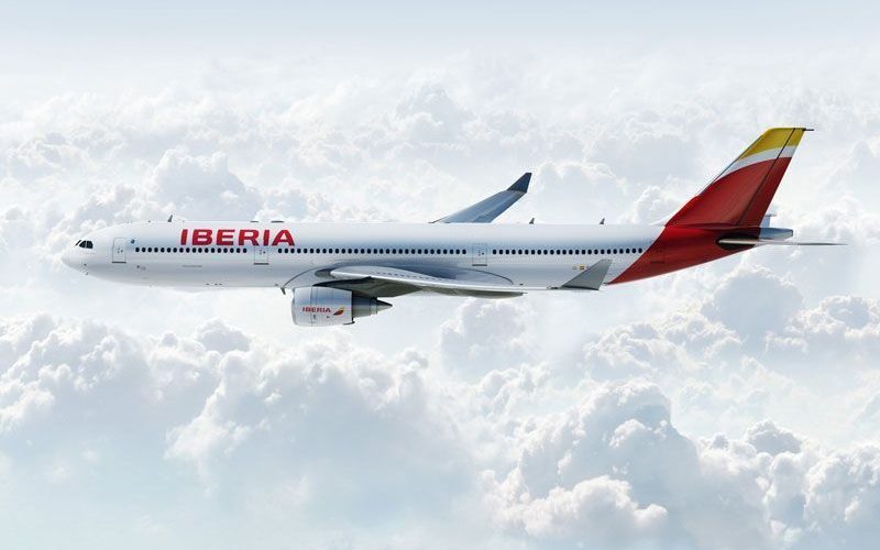 Avión A330 de Iberia con la nueva imagen de la aerolínea | Foto: Iberia