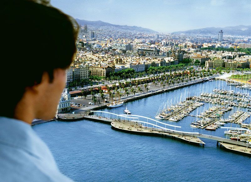 Vista del Port Vell de Barcelona, con la ciudad al fondo | Foto: Turismo de Cataluña