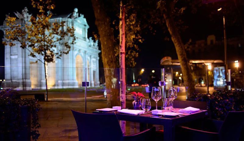 La terraza del Hotel Hospes Madrid con la Puerta de Alcalá al fondo | Foto: Hospes Hoteles