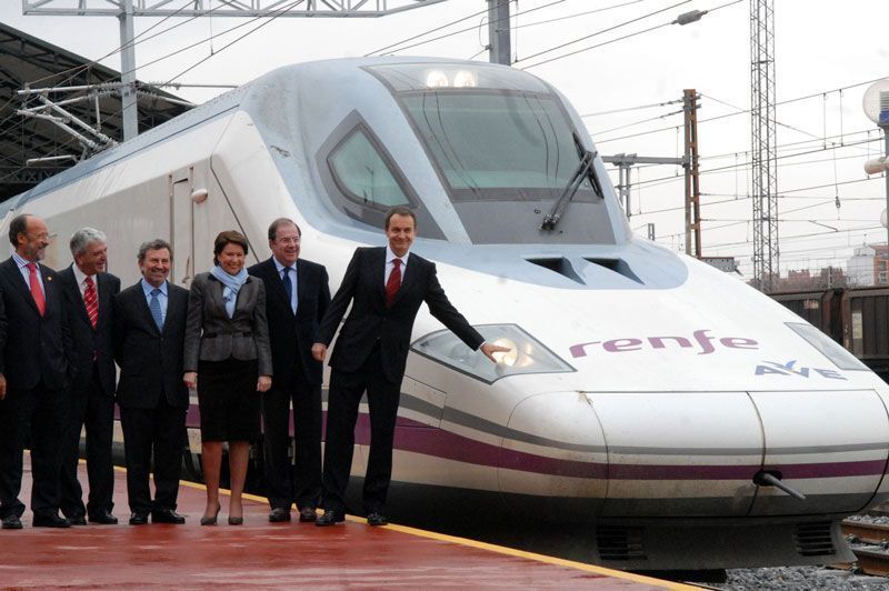 Inauguración de la línea de alta velocidad Madrid-Valladolid por el presidente José Luis Rodríguez Zapatero y Magdalena Álvarez, ministra de Fomento | Foto: La Moncloa