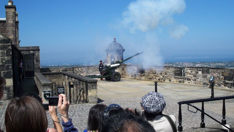 Cañonazo de la una en el castillo de Edimburgo | Foto: David Fernández Cañonazo de la una en el castillo de Edimburgo | Foto: David Fernández