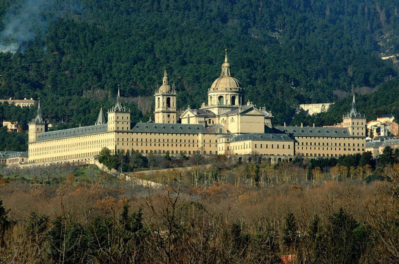 El Monasterio de San Lorenzo de El Escorial desde los prados cercanos | Foto: Turismo de Madrid
