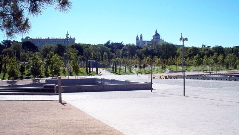 El Palacio Real y la Catedral de la Almudena desde el Puente del Rey | Foto: David Fernández El Palacio Real y la Catedral de la Almudena desde el Puente del Rey | Foto: David Fernández