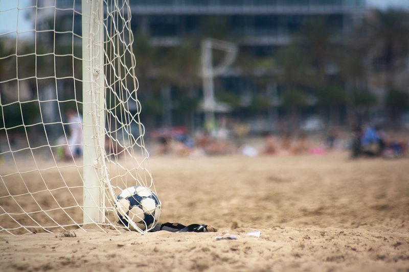 Fútbol en la playa | Foto: Wikipedia