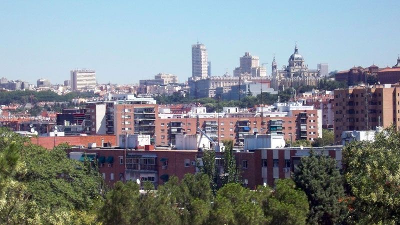 Un perfil de Madrid, visto desde el parque de San Isidro | Foto: David Fernández