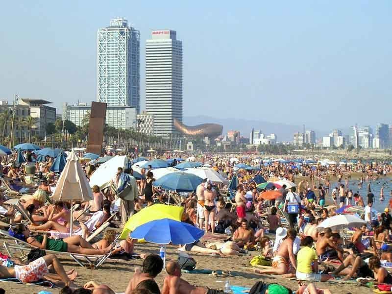Playa en la Barceloneta | Foto: Takeaway para Wikipedia