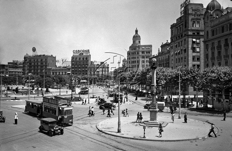 Plaza de Cataluña de Barcelona entre los años 40 y 50 del siglo XX | Foto: Instituto de Estudios Fotográficos de Cataluña en Flickr