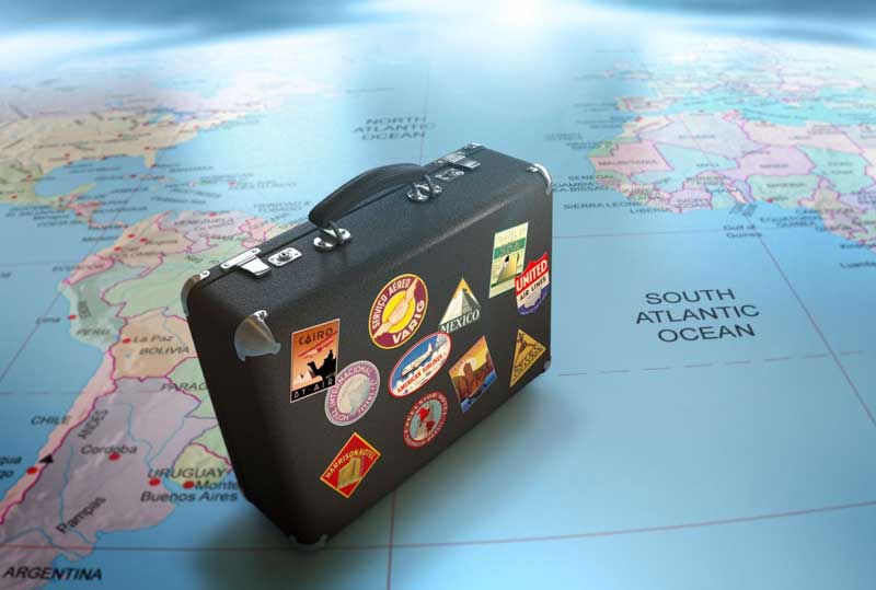 Una maleta lista para viajar por el mundo