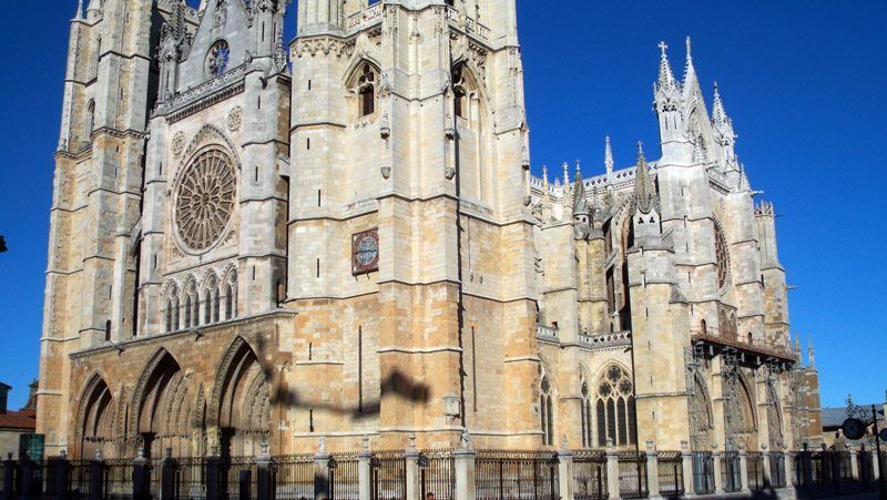 Fachada principal de la catedral de León | Foto: David Fernández