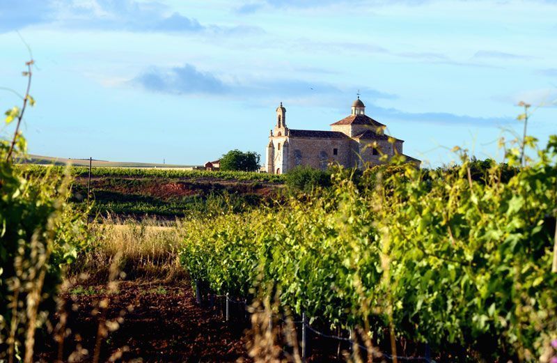 Vista exterior de la iglesia del Monasterio de Valbuena | Foto: Castilla Termal Hoteles