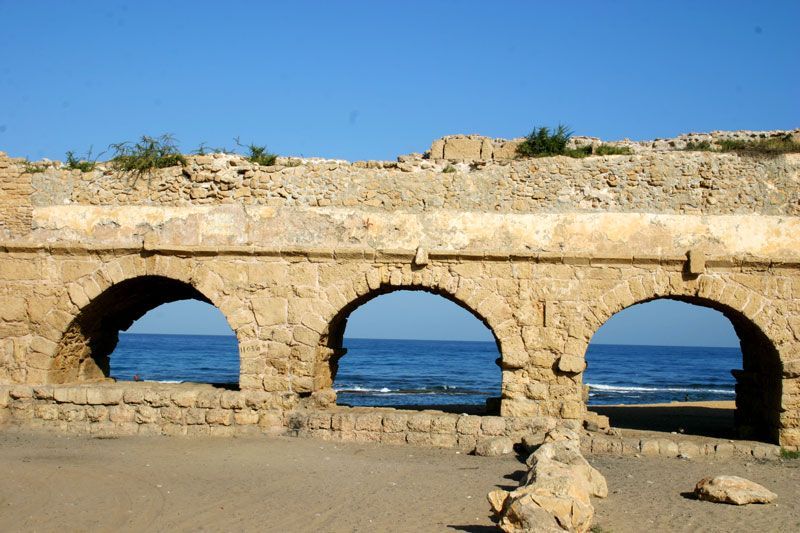 Restos del acueducto romano en Cesarea | Foto: Turismo de Israel