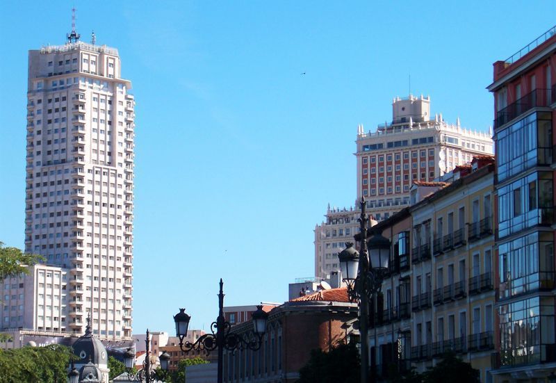 La Torre de Madrid y el Edificio España, centro de inversiones hoteleras en Madrid | Foto: David Fernández