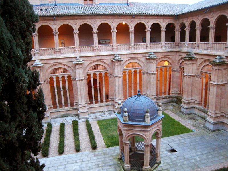 El claustro de San Esteban de Salamanca