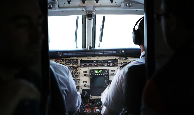 Interior de la cabina de un avión | Foto: StockSnap para Pixabay