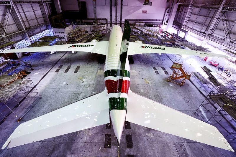 Un avión de Alitalia en el hangar | Foto: Alitalia