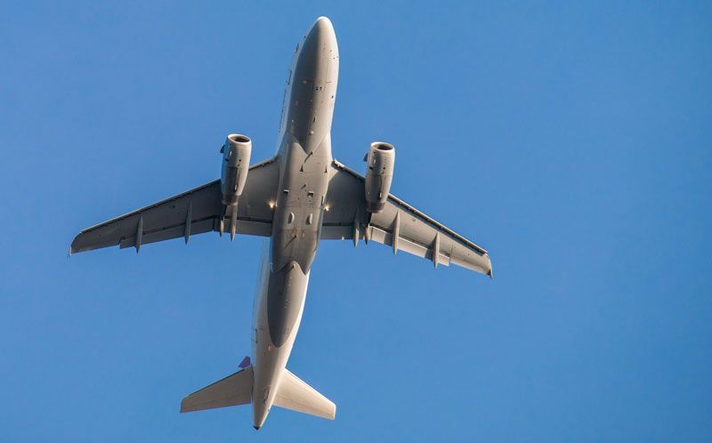 Panza de un avión de pasajeros | Foto: Didgeman para Pixabay
