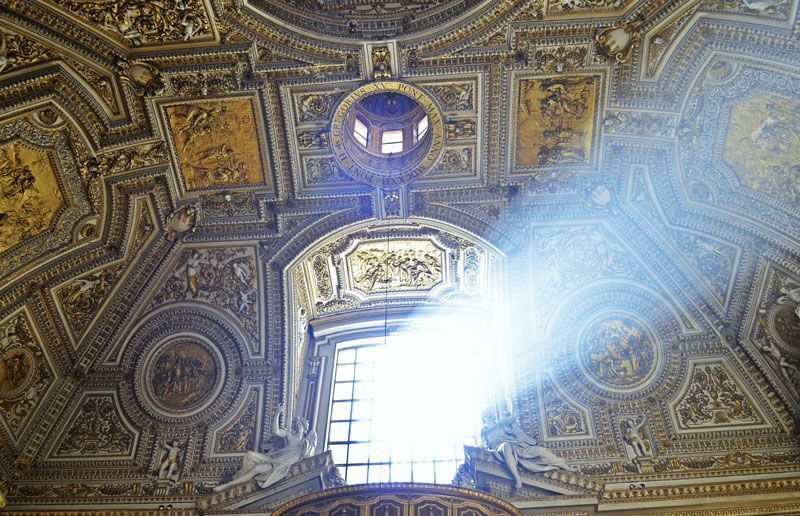 Interior de la Basílica de San Pedro | Foto: TreptowerAlex para Pixabay