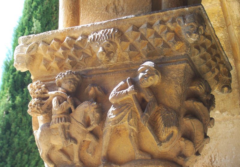 Capitel del claustro de Santa María la Real de Nieva | Foto: David Fernández