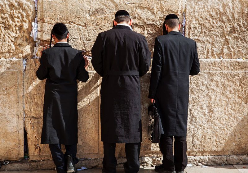 Judíos ortodoxos en el Muro de las Lamentaciones de Jerusalén | Foto: rliessum para Pixabay