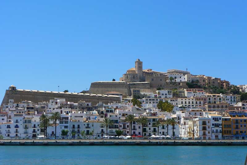 Panorámica de la ciudad de ibiza | Foto: jchai para Pixabay