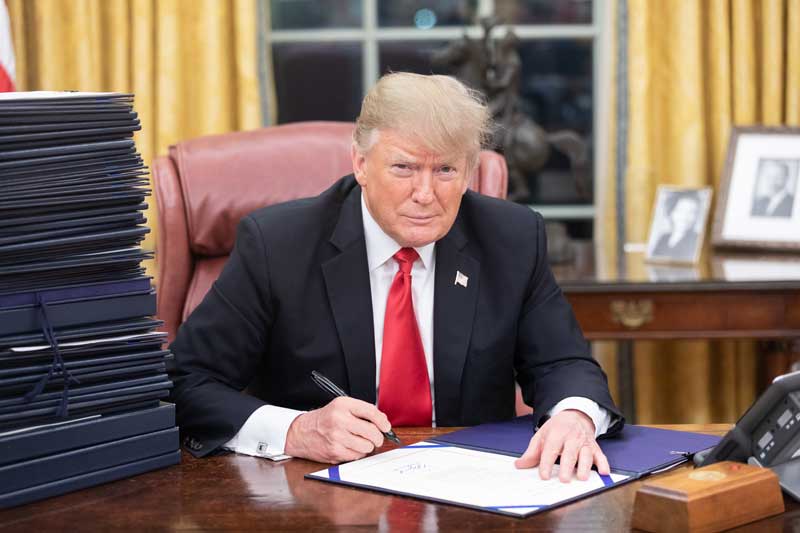 Donald Trump en el despacho oval | Foto: White House