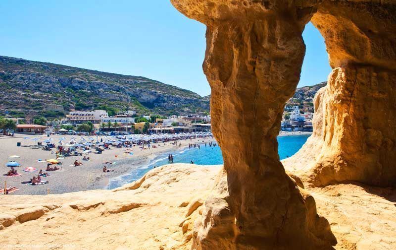 Playa de Matala en la Isla de Creta