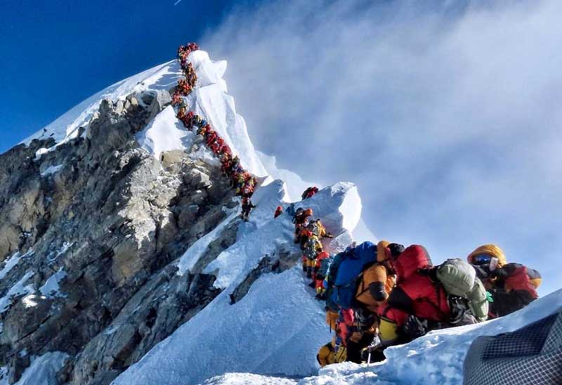 Cola en el ascenso al Everest | Foto: Nirmal Purja