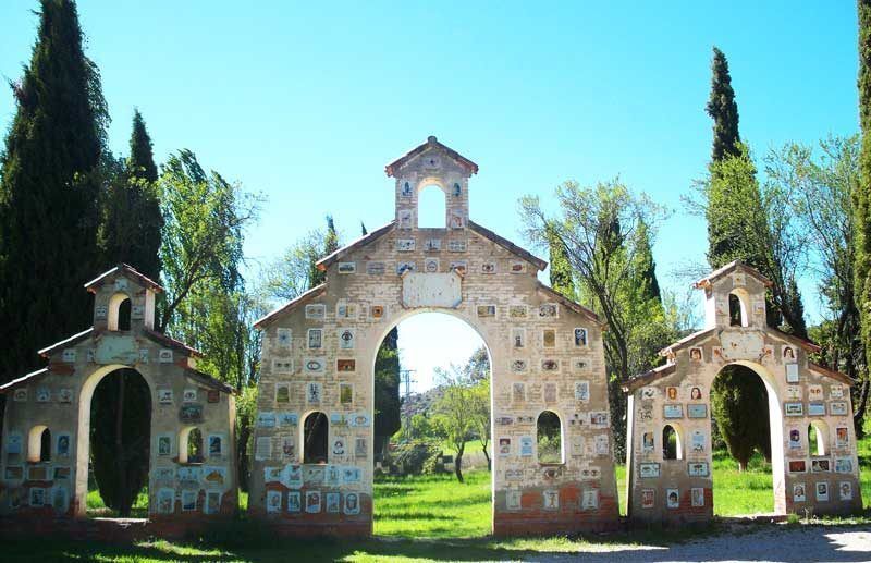 Ambite: monumento a los ojos