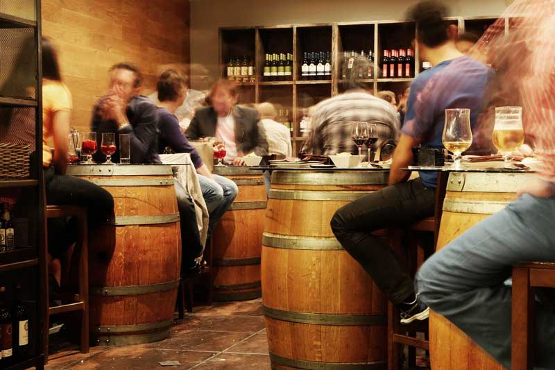 Covid-19: hoteles, bares y restaurantes en España, a medio gas desde julio